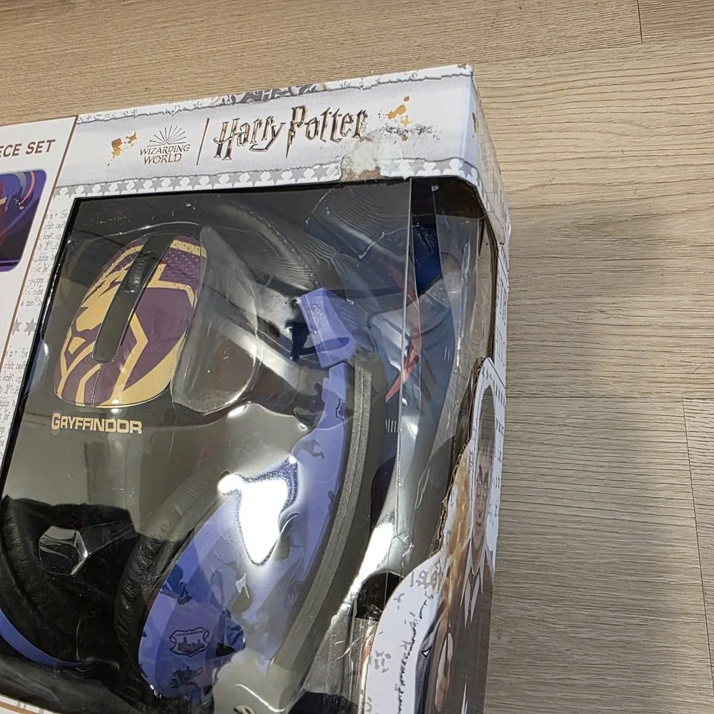 Harrg‎ Potter Wizarding World Gryffindor 3 Pc Tech Bundle Headset Wireless Mouse